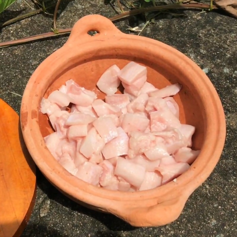 Bước 2 Sơ chế và nấu mỡ heo Cá kho tộ