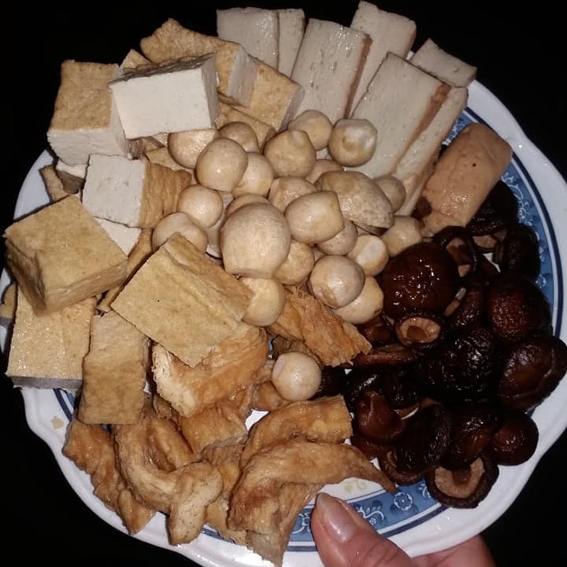 Bước 1 Sơ chế nguyên liệu Bánh canh nấm chay