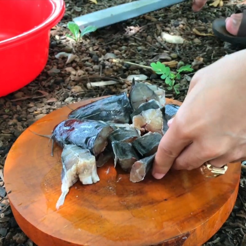 Bước 1 Sơ chế cá trê Cá kho tộ