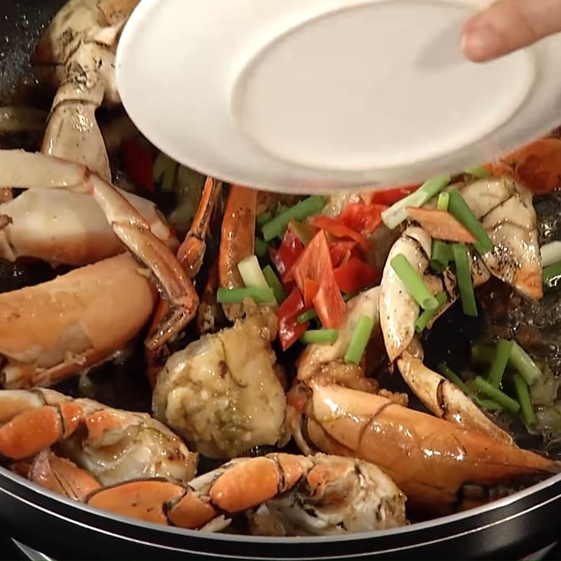 Bước 5 Làm cua sốt tắc Cua rang muối tắc