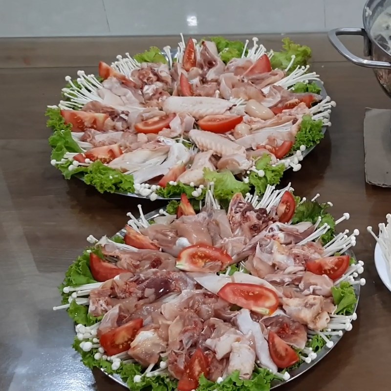 Bước 1 Sơ chế gà Lẩu cháo gà nấm đông cô
