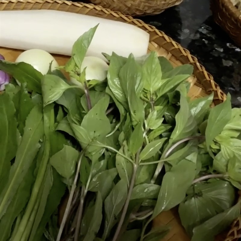Bước 1 Sơ chế các nguyên liệu Bún nước lèo bò viên