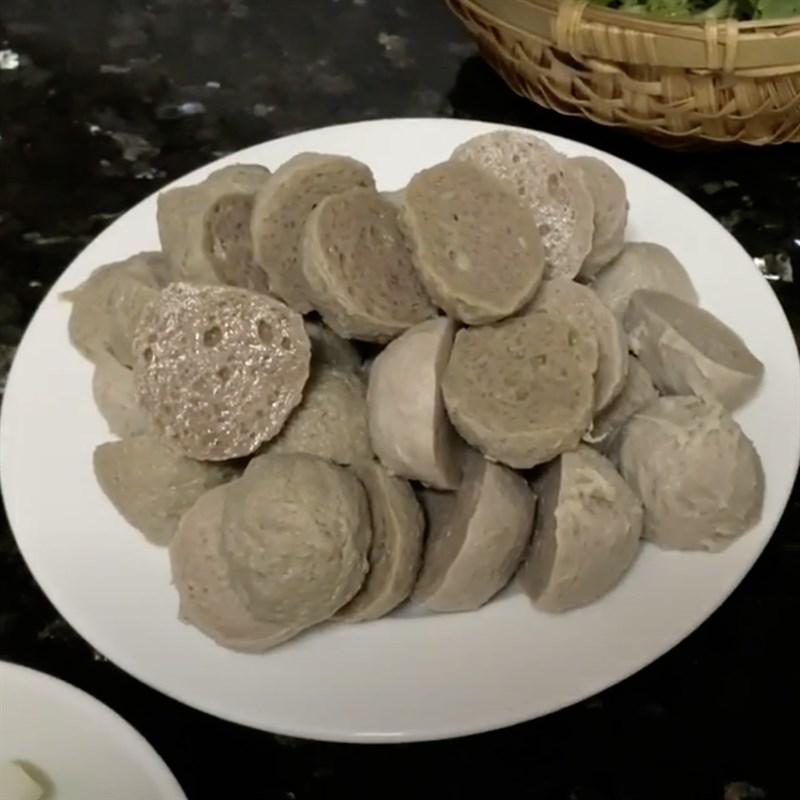Bước 1 Sơ chế các nguyên liệu Bún nước lèo bò viên
