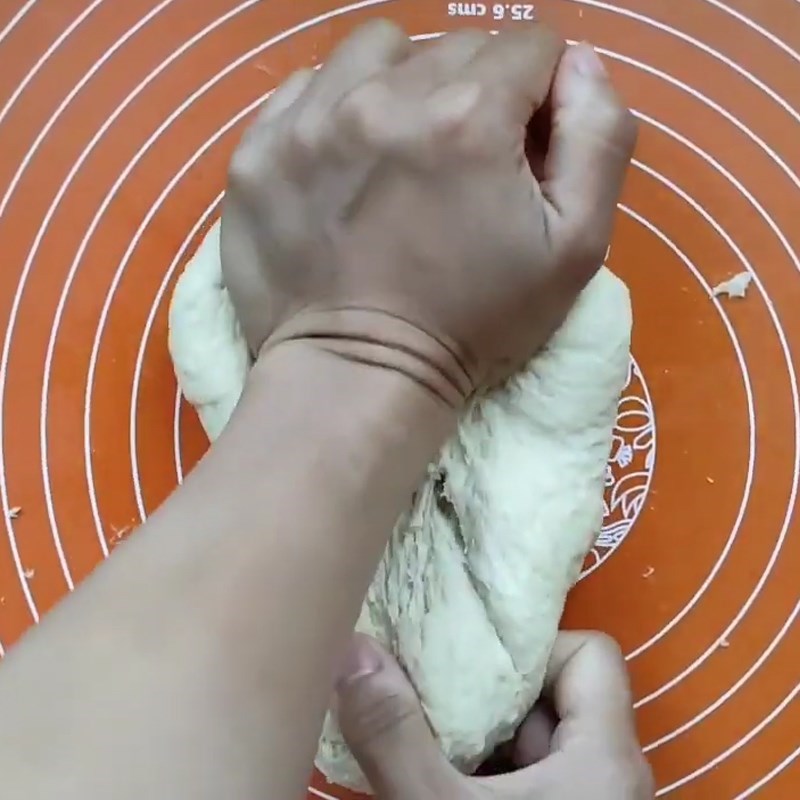 Bước 2  Nhào bột Bánh mì nhân kem sữa