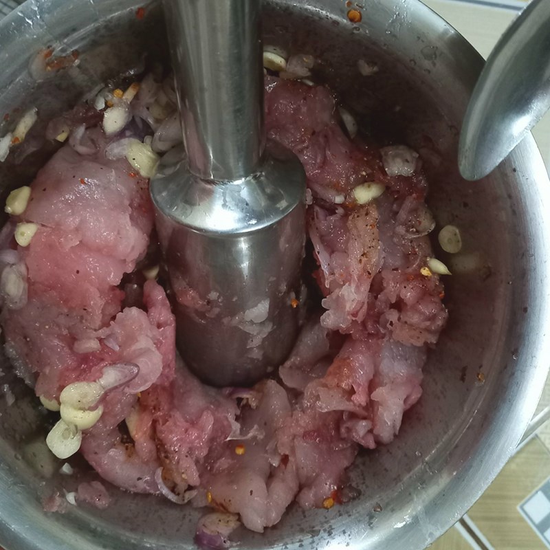 Bước 3  Ướp cá thác lác và xương Lẩu cá thác lác khổ qua - mướp đắng