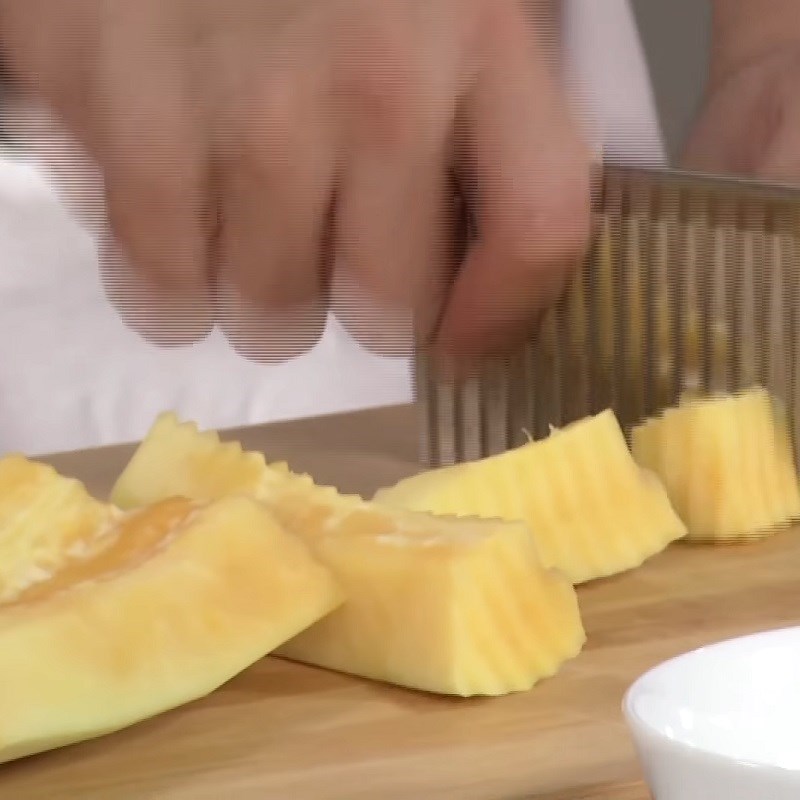 Bước 1 Sơ chế đu đủ Canh đu đủ cua viên