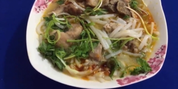Cach Nau Banh Canh Xuong Heo thom ngon tai nha Mon ngon moi ngay don gian tu thit 6 44 screenshot 1200x675 1