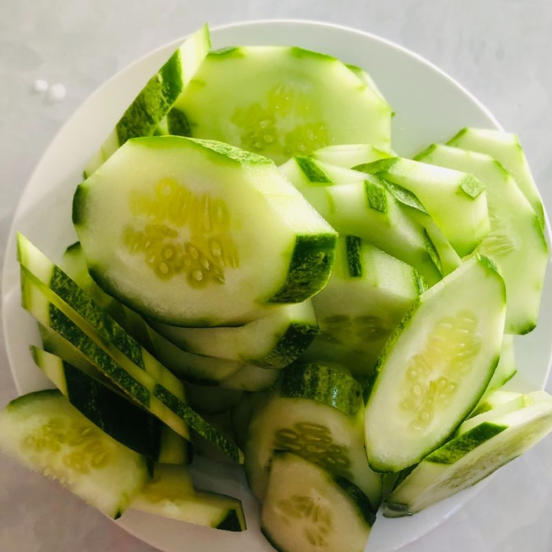 Bước 1 Sơ chế nguyên liệu Sinh tố dưa leo dứa