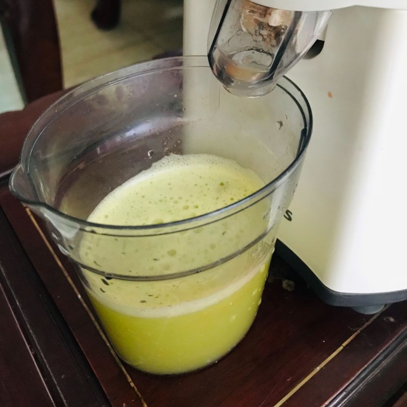 Bước 2 Ép ổi và dứa Nước ép ổi có đá