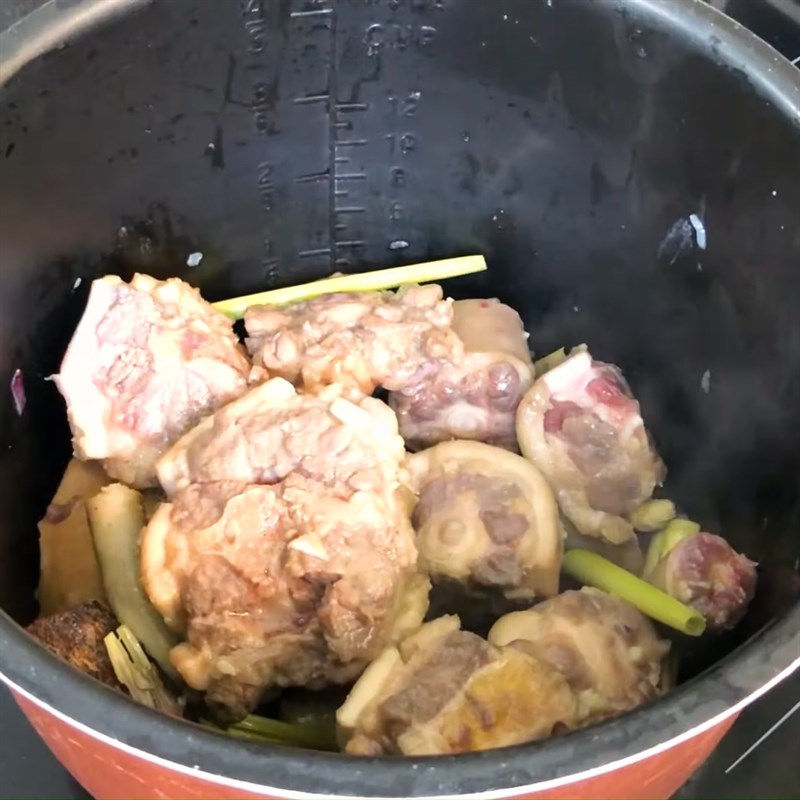 Bước 4 Hầm đuôi bò Lẩu đuôi bò thuốc bắc