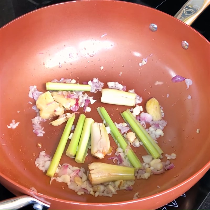 Bước 3 Xào đuôi bò Lẩu đuôi bò thuốc bắc