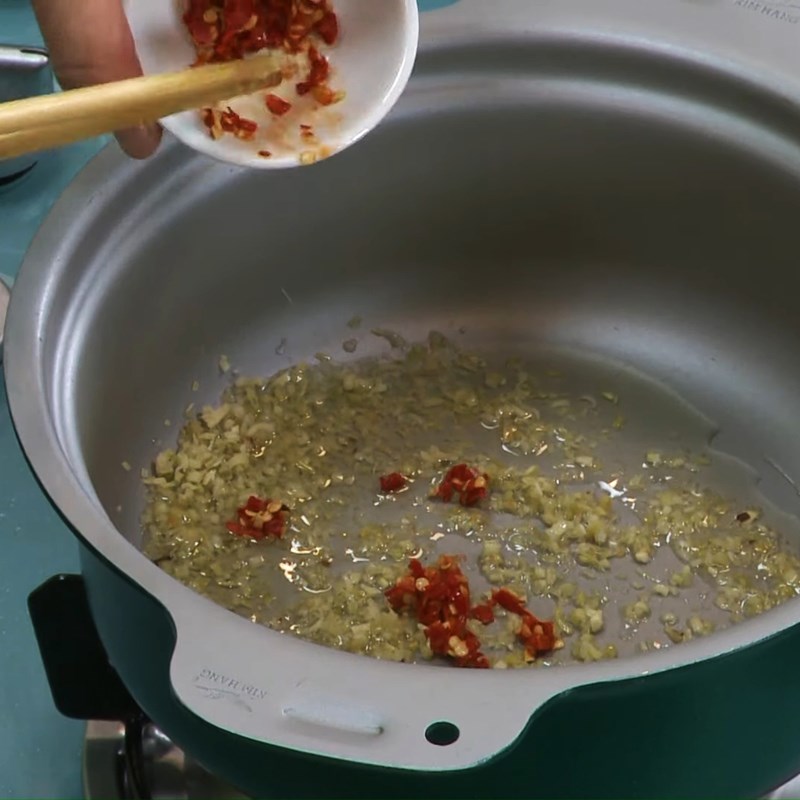 Bước 2 Làm sa tế Hủ tiếu sa tế chay
