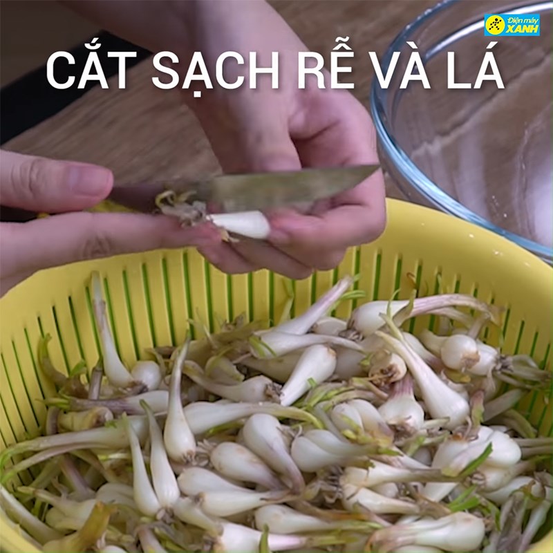 Bước 2 Cắt củ kiệu Củ kiệu chua ngọt - Cách Nấu Ngon