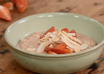 StrawberryPorridgeEverydayGourmetS9EP652 36screenshot 1200x676 1