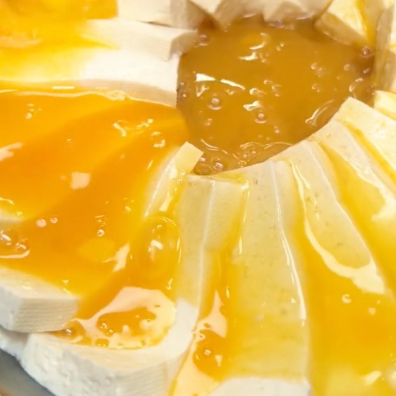 Bước 2 Chế biến Pizza đậu hũ (Công thức được chia sẻ từ Tiktok Cách Nấu Ngon cùng Cách Nấu Ngon)