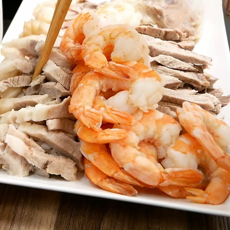 Bước 2 Sơ chế và luộc tôm Bún gỏi dà Sóc Trăng