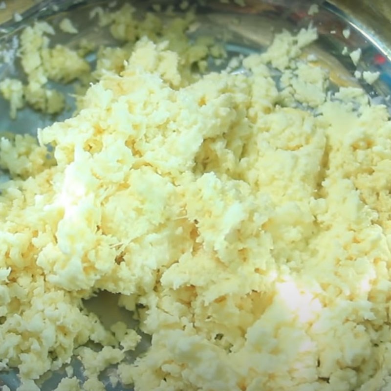 Bước 2 Bào khoai mì Chè khoai mì nước cốt dừa