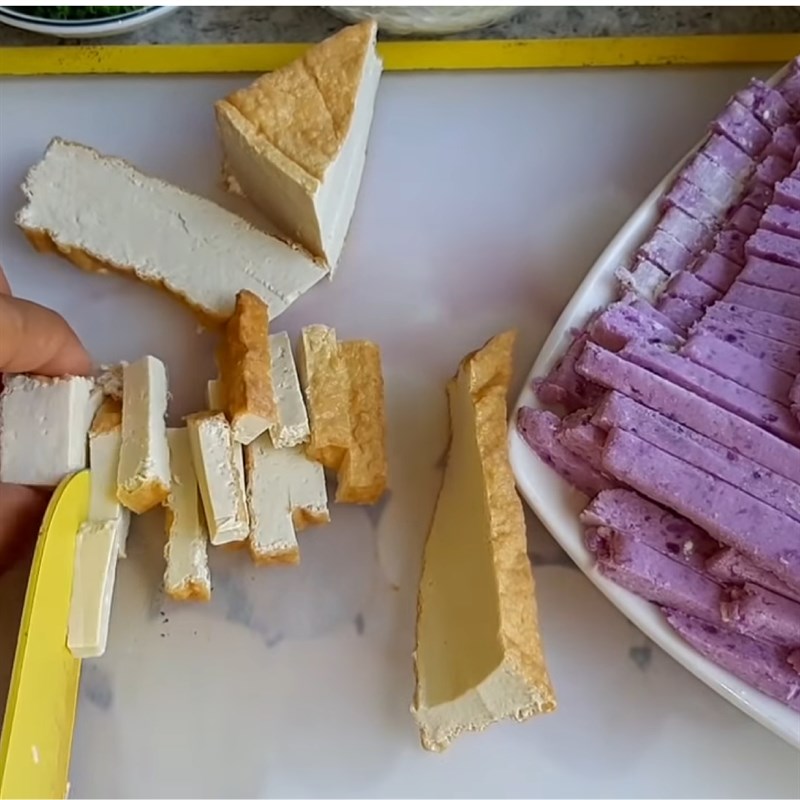 Bước 3 Sơ chế các nguyên liệu khác Bánh canh khoai mỡ chay