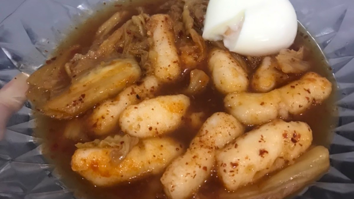 Bánh gạo tokbokki bằng cơm nguội (công thức được chia sẻ từ người dùng)