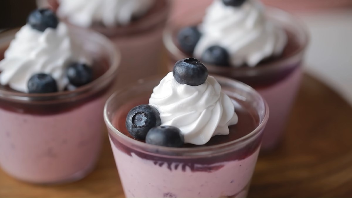 Bánh mousse việt quất sữa chua