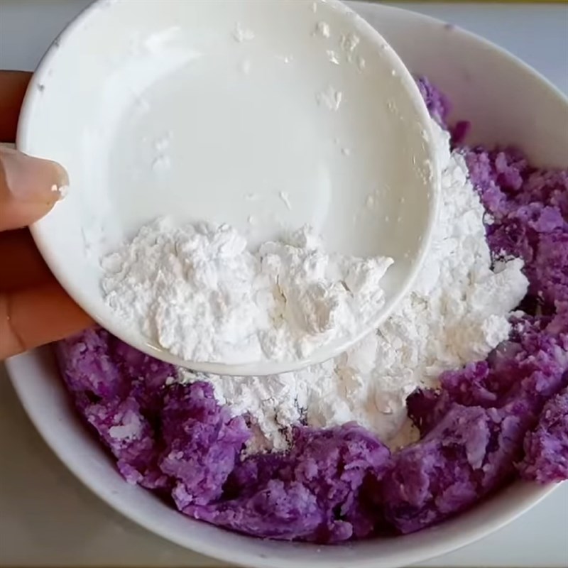 Bước 2 Trộn bột và tạo hình bánh canh Bánh canh khoai mỡ chay