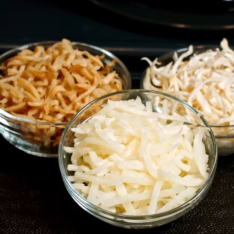 Bước 2 Sơ chế củ cải muối, củ sắn, chân nấm Bì cuốn chay từ củ cải muối