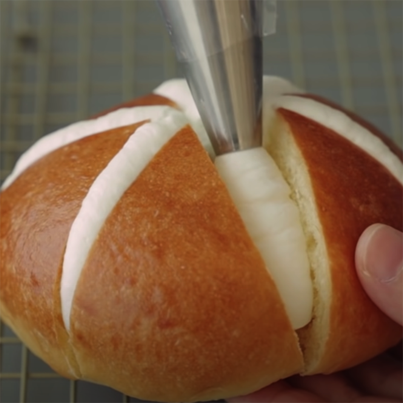 Bước 8 Bơm bánh Bánh mì nhân kem sữa