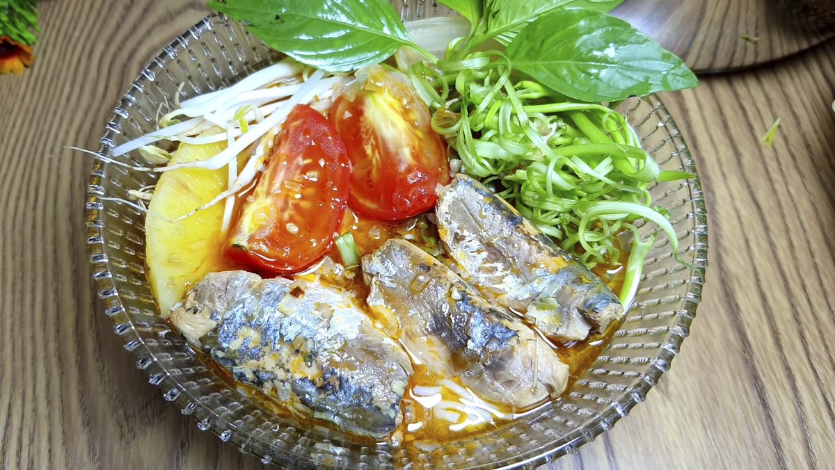 Bún cá mòi hộp