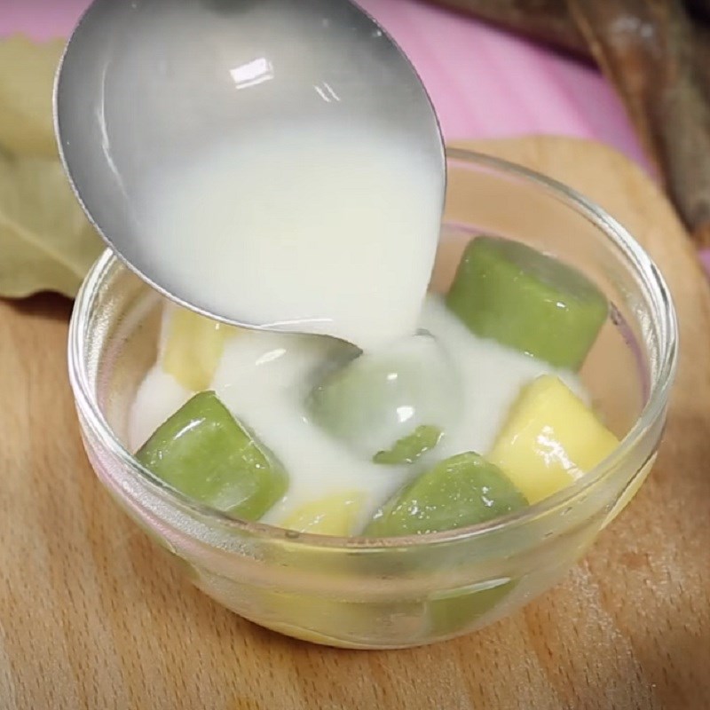 Bước 3 Nấu chè và hoàn thành Chè khoai dẻo trà xanh