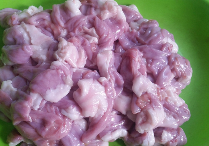 Bước 1 Sơ chế nguyên liệu Lòng non nướng sa tế