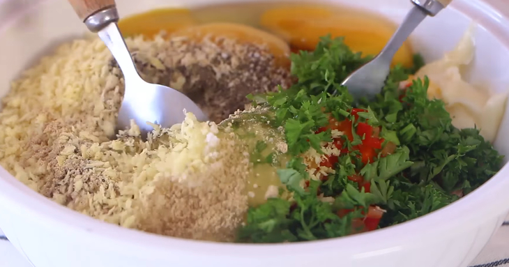 Bước 4 Trộn nhân và nặn bánh Bánh cá hồi chiên