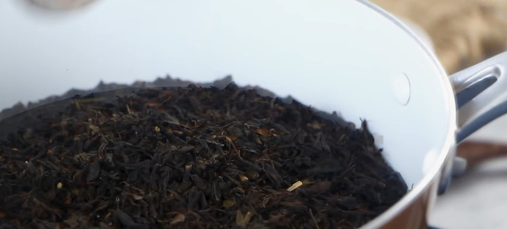 Bước 1 Pha trà Bánh flan trà sữa trân châu đường đen
