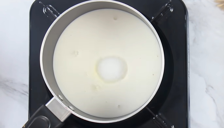 Bước 2 Pha trà sữa Bánh flan trà sữa trân châu đường đen