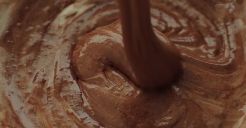 Bước 5 Trộn hỗn hợp bột với lòng trắng trứng Bánh bông lan fudge socola
