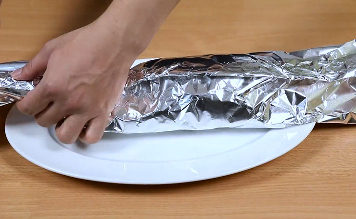 Bước 3 Bọc cá với giấy bạc Cá chẽm nướng giấy bạc