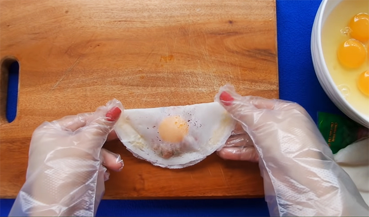 Bước 3 Gói chả giò Chả giò trứng