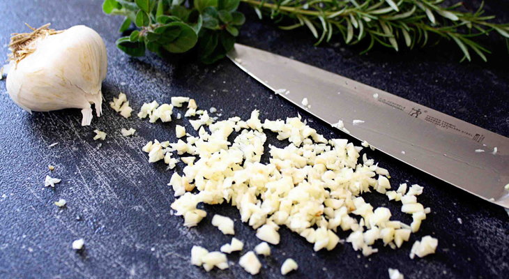 Bước 1 Sơ chế nguyên liệu Gà sốt mật ong