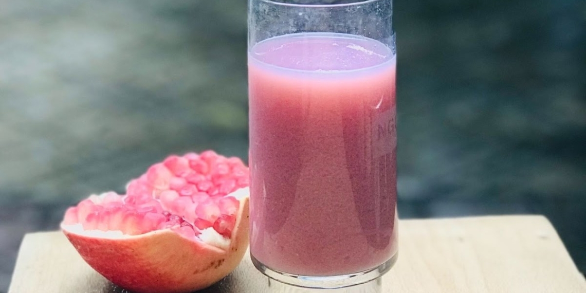 Cách làm nước ép lựu nguyên chất bằng máy ép chậm ngon khó cưỡng 1 cach lam nuoc ep tao bang may ep cham thom mat cuc nhanh avt 1200x676 1