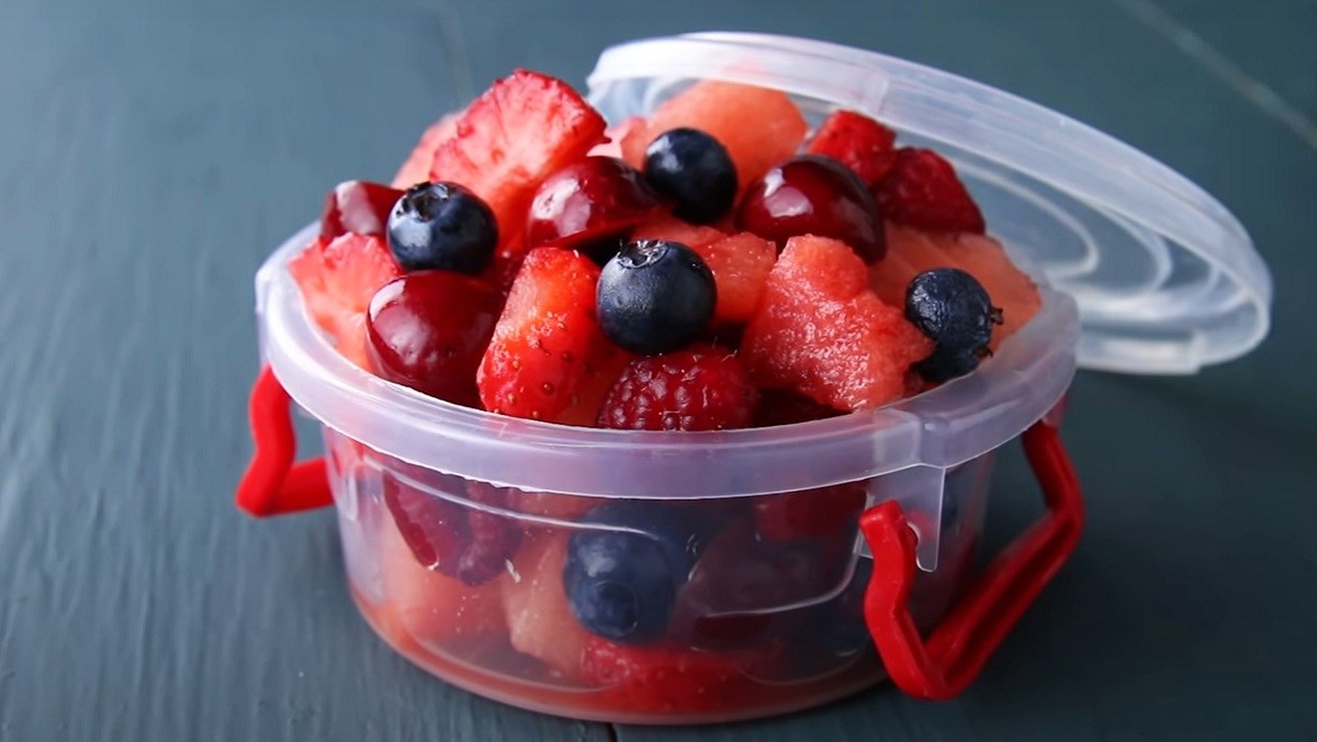 Salad hoa quả họ berry dưa hấu