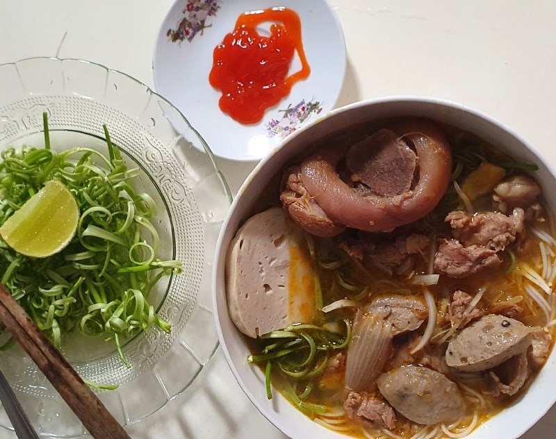Bún bò giò heo