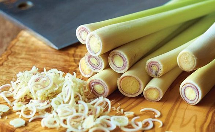Bước 1 Sơ chế nguyên liệu Bún cá Châu Đốc
