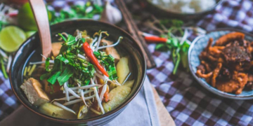 cach nau canh chua chay thom ngon thanh dam cho gi 10 760x367 1