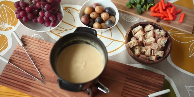 cach nau lau pho mai fondue chuan thuy si beo ngay don gian CN 1200x676 1