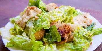 caesar salad la gi cach lam chi tiet caesar salad 760x367 760x367 1