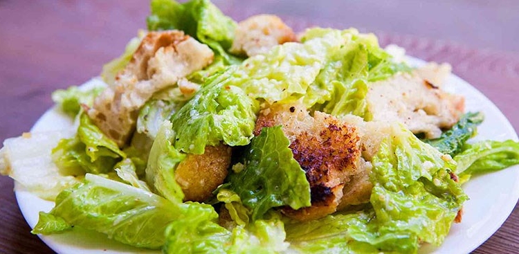 caesar salad la gi cach lam chi tiet caesar salad 760x367 760x367 1