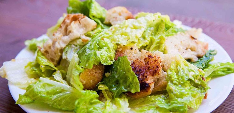 caesar salad la gi cach lam chi tiet caesar salad 760x367 760x367 1
