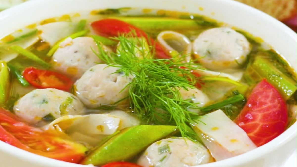 Canh cá thác lác cà chua măng chua