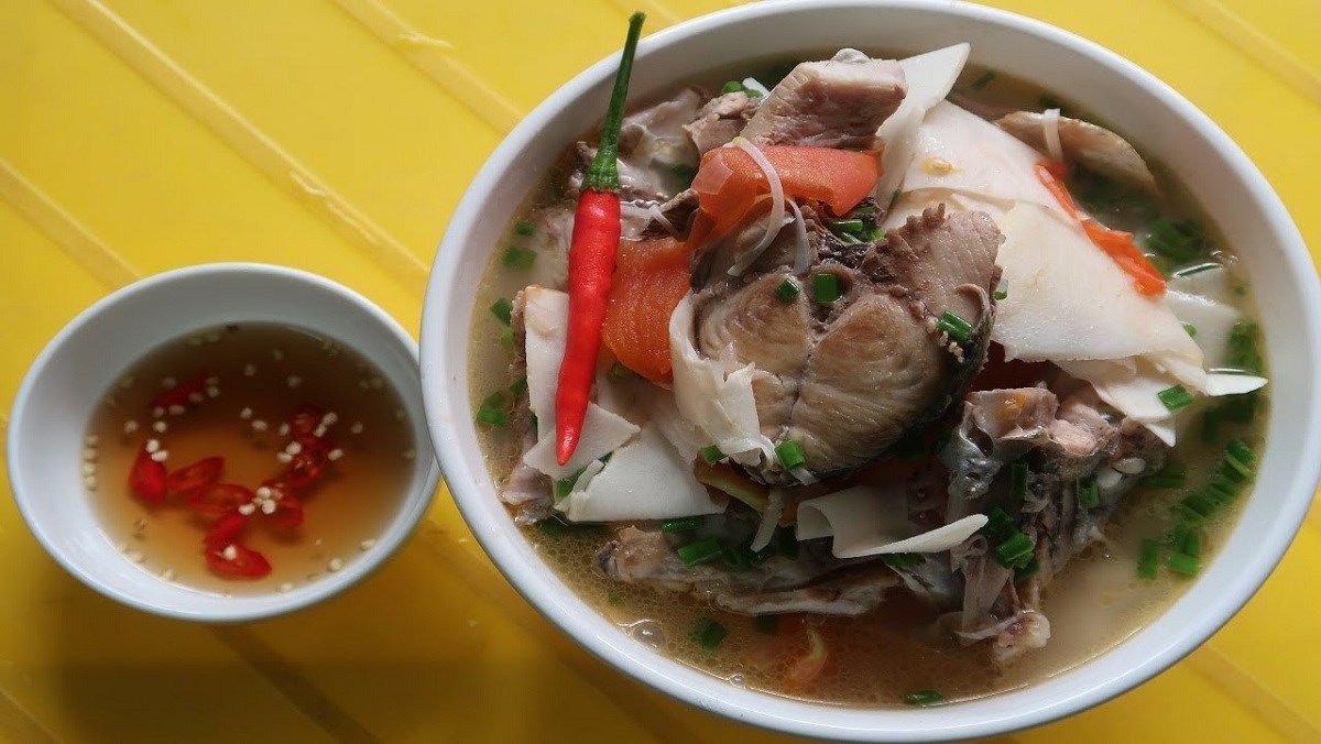 Canh chua đầu cá thu măng chua