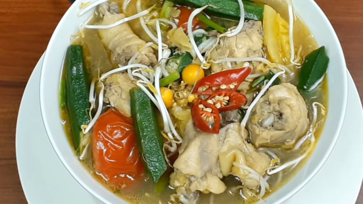 Canh gà nấu chua