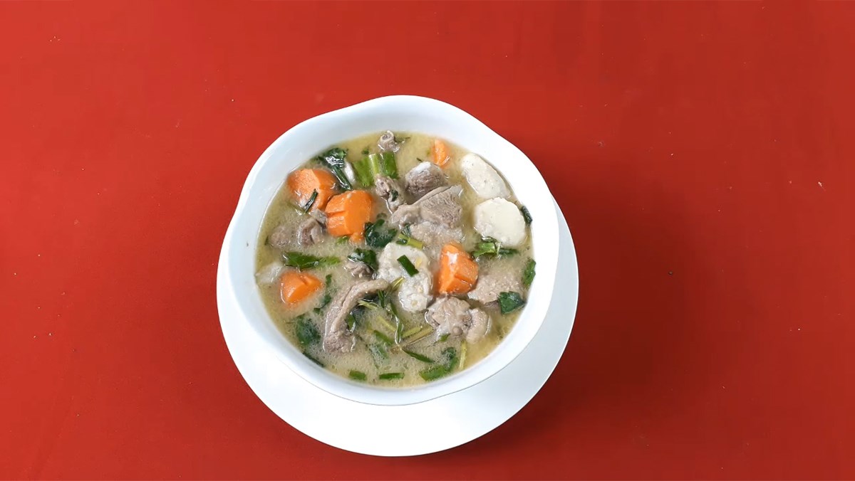 Canh vịt nấu khoai sọ